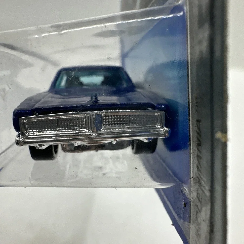 Hot Wheels Collector #176 1968 Dodge Dart 2006 #104 1969‎ Dodge Charger 2005